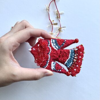 　"Merry winter red bird "brooch  鳥さん刺繍オーナメント/ブローチの画像