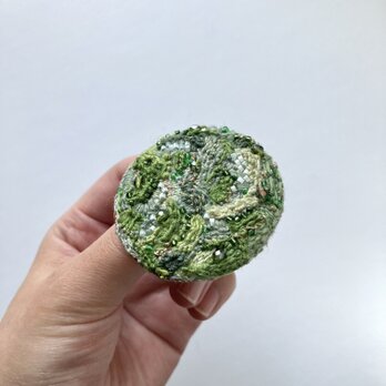 "EN" Autumn Warm Green "あたたかみのあるグリーン　刺繍ブローチの画像