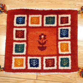 新入荷】ペルシャ　ギャッベ　ミニマット　45x39㎝ 茜色　桃色　花　パネルの画像