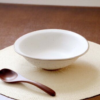 白マット釉のたわみ鉢 縁錆