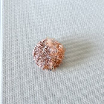 "winter coral pink " 冬にも優しい色合いコーラルピンク　スパンコール刺繍ブローチ