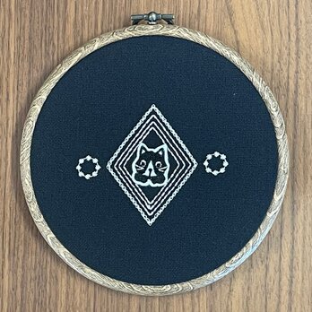ねこのメルティ 刺繍枠タペストリー 円形 小 ワッペンの画像