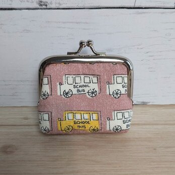スクールバスが走るスモーキーピンクの小銭入れ