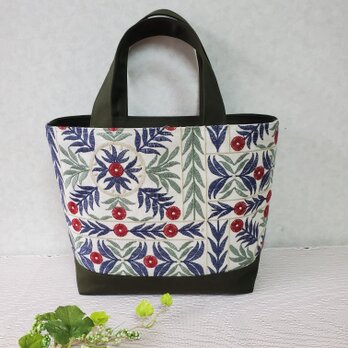 刺繡柄×オリーブグリーンのトート（インポートファブリック）の画像