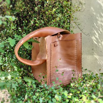 四角いバケツショルダー　濃いヌメ色　オイルワックスレザーの画像