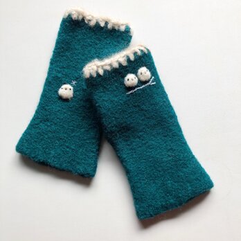 シマエナガちゃんのフェルティングゆびなしミトン　　ひいらぎ