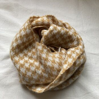 ＜初めてのカシミヤ・ぐるぐる巻ける長めサイズ＞　チェリーセージ染め　千鳥格子　ハーブ染め　手織りの画像