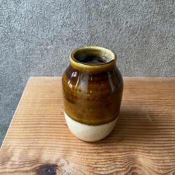 掛分け花瓶（茶白/中）の画像