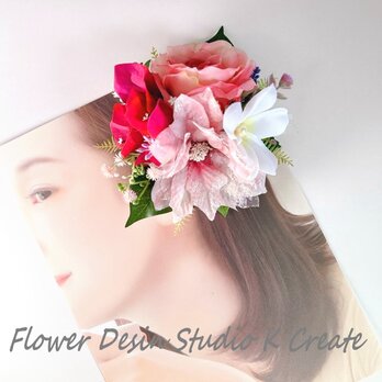 プ発表会に♡ピンクの薔薇とポインセチアの髪飾り　ヘアクリップ　ポインセチア　ピンク　フラダンス　発表会　クリスマス　ダンス　の画像