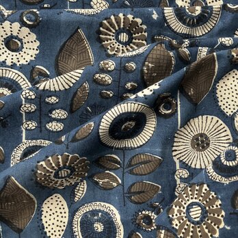 インド ブロックプリント生地 [50cm単位] Ajrak 花と葉っぱ ブルー SA フラワー IF0147の画像