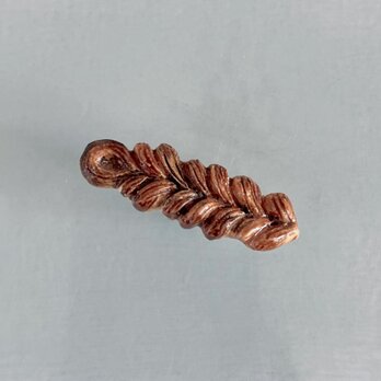 ねじりチョコスティックパン［陶器ブローチ］の画像