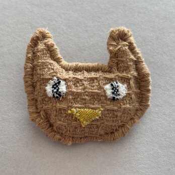 手織り布　ねこのブローチの画像