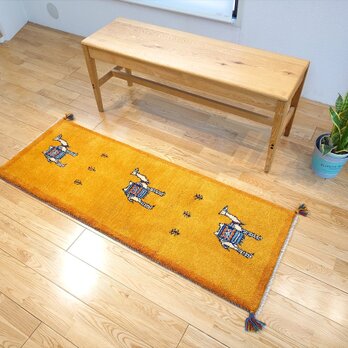新入荷】ペルシャ　ギャッベ ランナー中　143x53cm　黄金色　ラクダ　RJ11662Gの画像