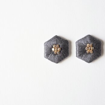 刺繍イヤリング　秋冬　グレー　和装にもの画像