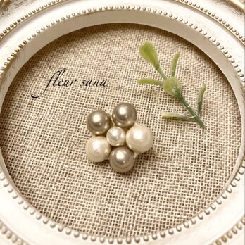 petit fleur  プチフラワーのブローチ  beige・kiskaの画像