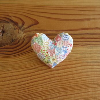 ハートのブローチ　コラージュ×ピンク　1