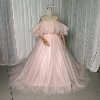 薄ピンク カラードレス オフショルダー チュールドレス ふわふわ プリンセスライン 花嫁 前撮りの画像