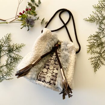 【数量限定】シープ調ウール生地×インド刺繍リボン巾着＊ファー＊てさげ＊斜めがけ＊2WAY軽量の画像