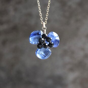 青の花のネックレス　カイヤナイト　天然石　14Kgf　--Blue flower--の画像
