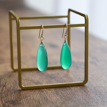 グリーンオニキス＜大粒ペアシェイプ＞のピアス（K14GF）の画像