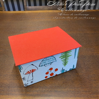 [fairy talepattern cartonnage]北欧風 きのこ柄の裁縫箱の画像