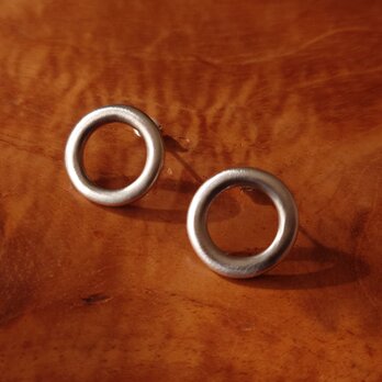 rough silver pierceの画像
