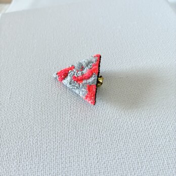 ！ATTENTION！　オレンジ/グレー　冬のネオンカラーちいさな三角刺繍ブローチ