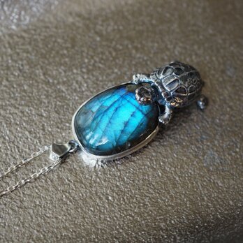 亀とラブラドライト15.8ct Silverペンダントの画像
