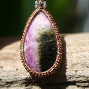 2つの色合い ウォーターメロントルマリン　マクラメネックレス 1829