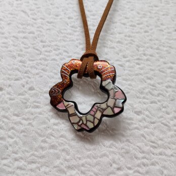 蒔絵ペンダント　桜流水文の画像