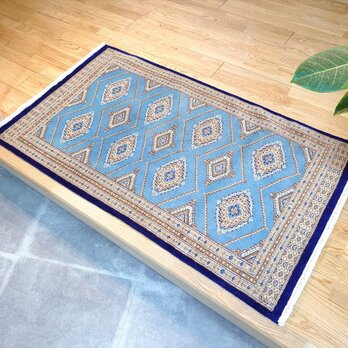パキスタン絨毯 ハイクオリティ　玄関サイズ大　ソファー前　125x74cm 玄関マット 手織り　水色の画像