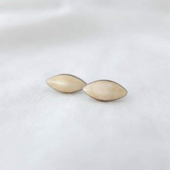 ピアス bourgeon ivoryの画像
