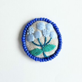 ビーズで飾った草花のミニ刺繍ブローチ【botanical】#331の画像