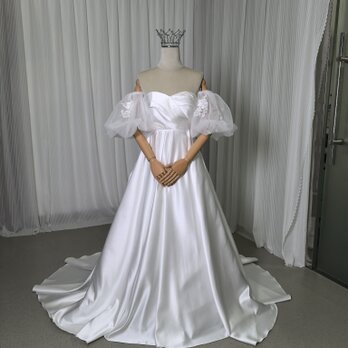 ウェディングドレス ベアトップ 上品透け袖 光沢サテン 編み上げ 可愛い 花嫁の画像