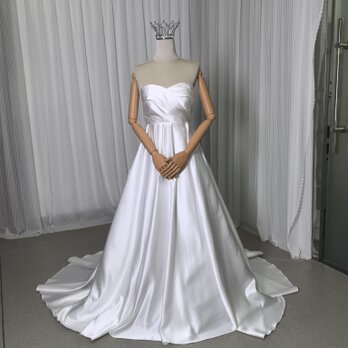 ウェディングドレス ベアトップ 光沢サテン 編み上げ 細見えシルエット 可愛い 花嫁の画像