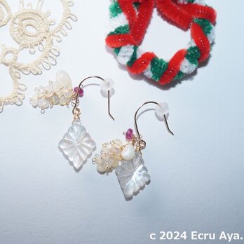 Noel*てまり飴*白蝶貝とクリスタルのロゼンジの2wayのピアスの画像