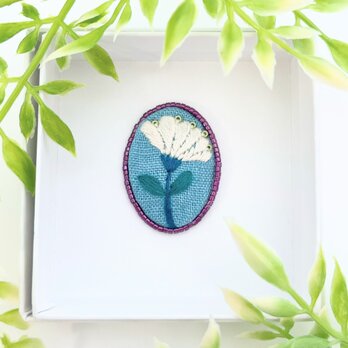 ビーズで飾った草花のミニ刺繍ブローチ【botanical】#332の画像