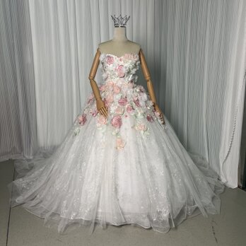 美品！ウエディングドレス 花モチーフ キラキラ光る刺繍 ベアトップ 華やかなトレーン 優雅 結婚式 前撮りの画像