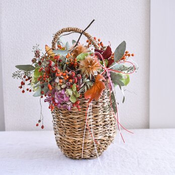 新年の花飾り*赤い野ばらの実のバスケットの画像