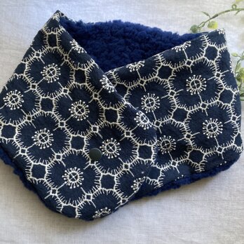 ハンドメイド☆ネックウォーマー北欧リネン紺アネモネ刺繍ファ