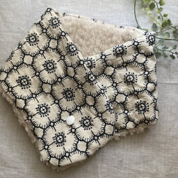 ハンドメイド☆ネックウォーマー北欧リネンオフ白アネモネ刺繍ファ