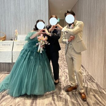 実例写真！カラードレス ブルー パーティードレス パフスリーブ 柔らかく重ねたチュールスカート リボン 結婚式の画像