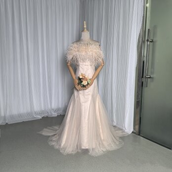 フランス風 カラードレス オフショルダー 細見えシルエット フェザードレス デザイン感 花嫁 前撮りの画像