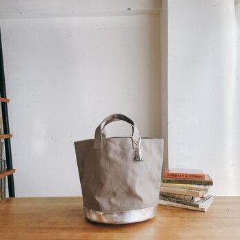 ［L］マルシェカゴのような帆布のバケツトート　グレージュ×メタリックシルバー