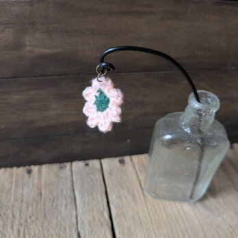 ニットの小花のガーデンピックの画像