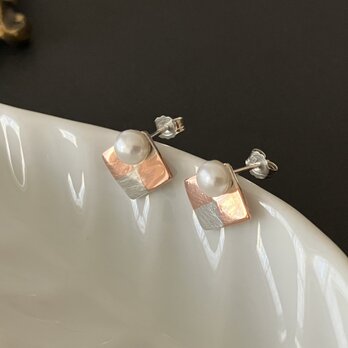 2way [two colors] earrings square pearlの画像