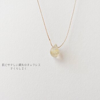 G55【B】天然石 ルチルクォーツ 14kgf 　肌にやさしい絹糸のネックレス　長さ＆糸えらべますの画像