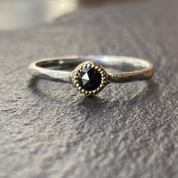 ブラックダイヤモンド　ローズカット　3.7㎜　ミル打ち留め　K18×シルバーSV925　コンビリング