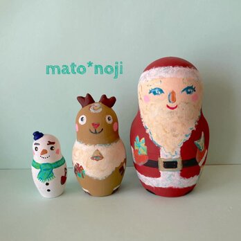 トナカイのいるサンタクロースのふっくらマトリョーシカ　３人組の画像
