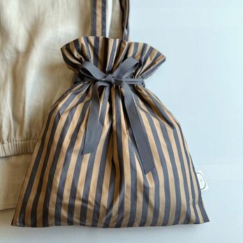 【SALE・送料無料】ストライプの巾着ショルダートートバッグ　カラー：ブラウン・水色　折りたためるバッグの画像